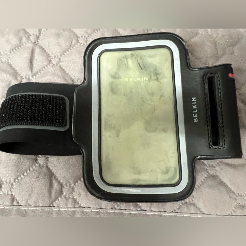 Belkin Black Fitness Armband with Clear Screen